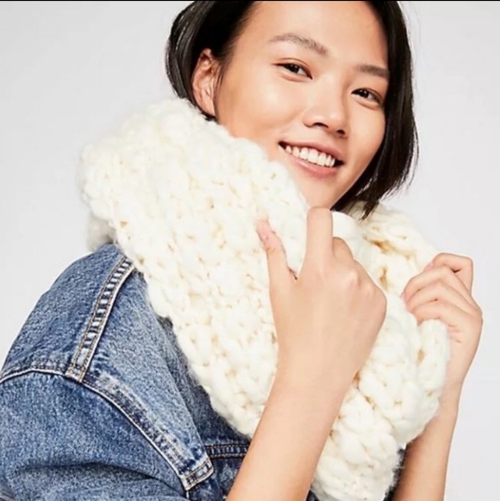 Free People Dreamland Infinity Chunky Knit Scarf